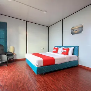 2* Hotel Happy Mountain Airport